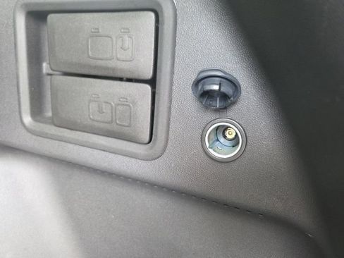Used 2024 Chevrolet Equinox LT w/ Driver Convenience Package FWD image 12