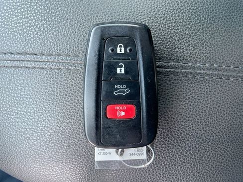 Used 2020 Toyota RAV4 Limited image 32