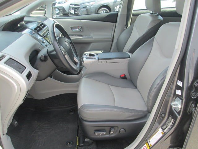 Used 2017 Toyota Prius V Four FWD image 10