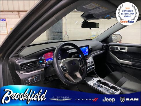 Used 2022 Ford Explorer XLT image 30