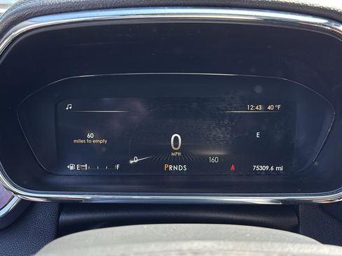 Used 2017 Lincoln Continental Select w/ Climate Package AWD/4WD image 14
