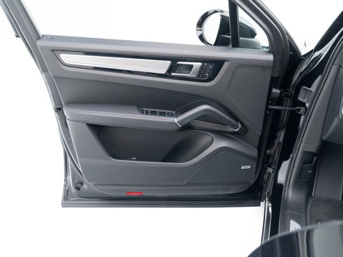 Certified 2023 Porsche Cayenne Platinum Edition AWD/4WD image 20