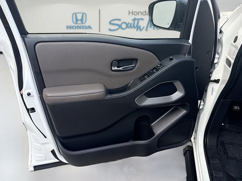 Used 2024 Nissan Frontier SV w/ Technology Package image 19