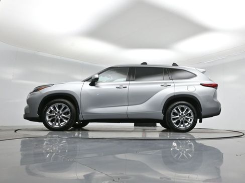 Used 2022 Toyota Highlander Limited image 7