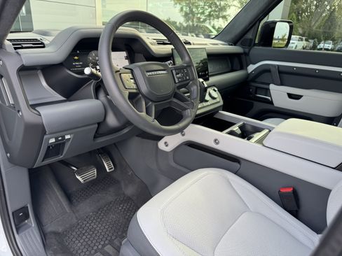 Certified 2025 Land Rover Defender 110 V8 AWD/4WD image 13