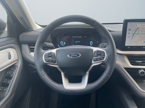 Used 2025 Ford Explorer Active image 13