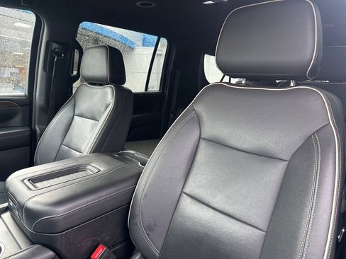 Used 2023 Chevrolet Suburban Premier image 12