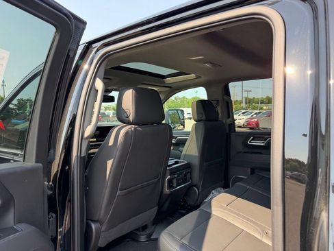 New 2025 GMC Sierra 2500 SLT w/ SLT Premium Package AWD/4WD image 17
