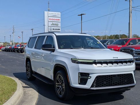 New 2026 Jeep Grand Wagoneer L 4WD image 3