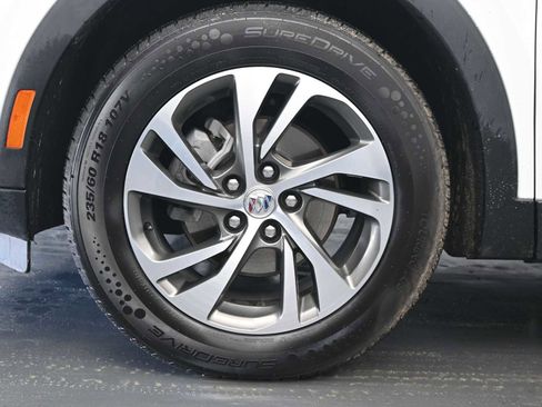 Used 2023 Buick Envision Essence image 10