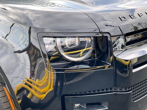 New 2026 Land Rover Defender 110 X-Dynamic SE image 17