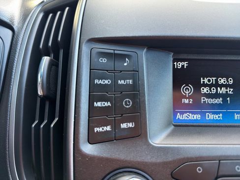 Used 2017 Ford Edge SE image 25