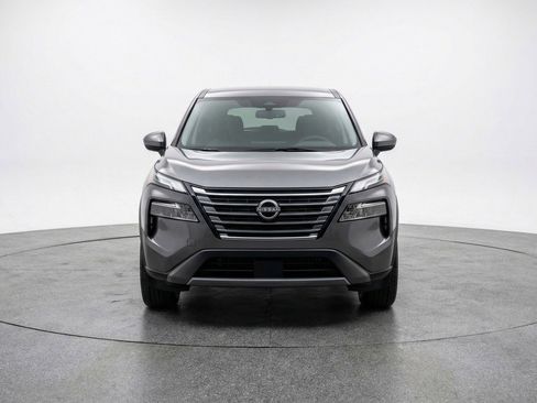 Used 2025 Nissan Rogue SV FWD image 2