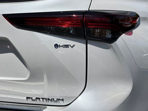 New 2026 Toyota Highlander Platinum AWD/4WD image 34