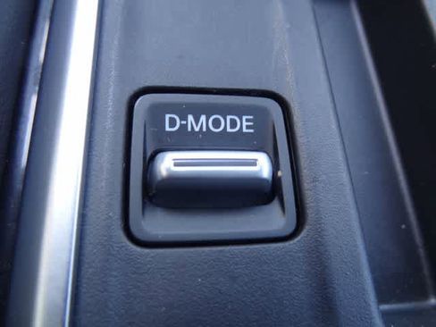 Used 2025 Nissan Pathfinder SV FWD image 37
