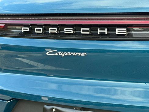 Certified 2025 Porsche Cayenne E-Hybrid AWD/4WD image 29