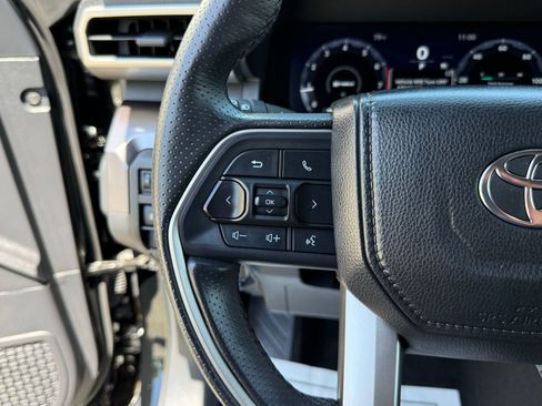 Used 2025 Toyota 4Runner TRD Off-Road Premium AWD/4WD image 24