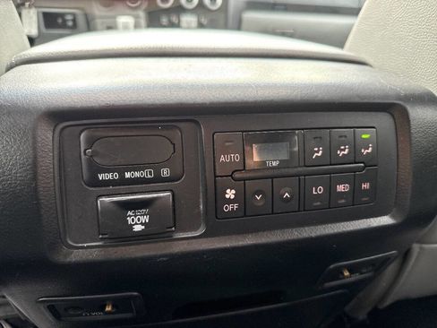 Used 2013 Toyota Sequoia Limited AWD/4WD image 32