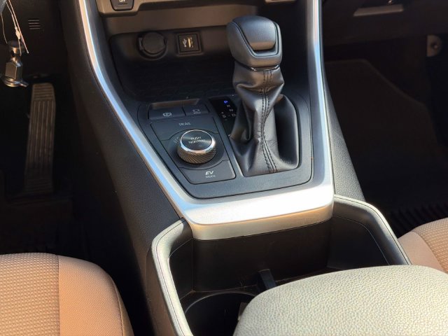 Used 2023 Toyota RAV4 LE AWD/4WD image 19