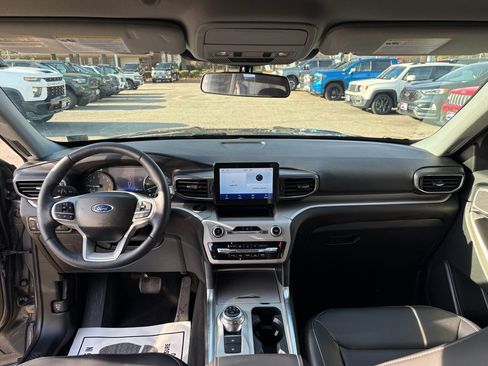 Used 2023 Ford Explorer XLT w/ Equipment Group 202A image 14