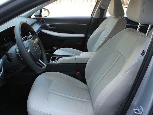 Used 2025 Hyundai Sonata SEL FWD image 13