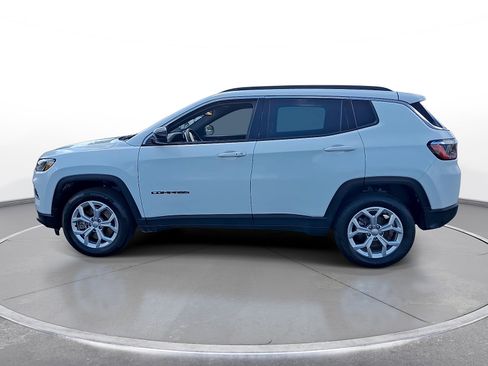 Used 2024 Jeep Compass Latitude AWD/4WD image 5