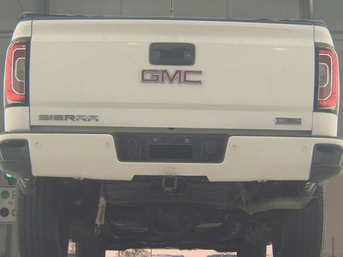 Used 2017 GMC Sierra 1500 SLT w/ All Terrain Package AWD/4WD image 7