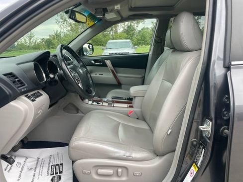 Used 2013 Toyota Highlander Limited FWD image 19