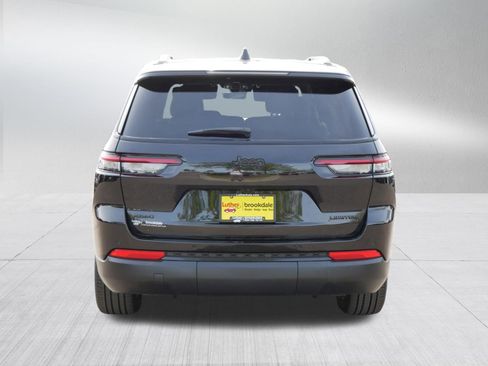 Used 2025 Jeep Grand Cherokee L Limited w/ Black Appearance Package AWD/4WD image 6