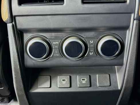 Used 2023 Land Rover Defender 110 X-Dynamic SE image 25