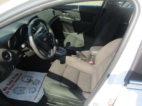 Used 2016 Chevrolet Cruze LT FWD image 10