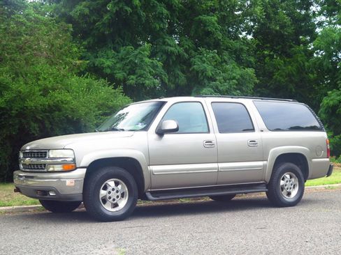 Used 2002 Chevrolet Suburban LT AWD/4WD image 1