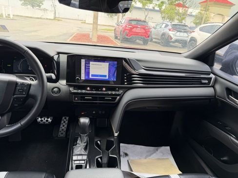 Used 2025 Toyota Camry SE FWD image 21