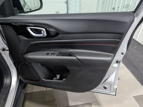 Used 2025 Jeep Compass Trailhawk AWD/4WD image 25