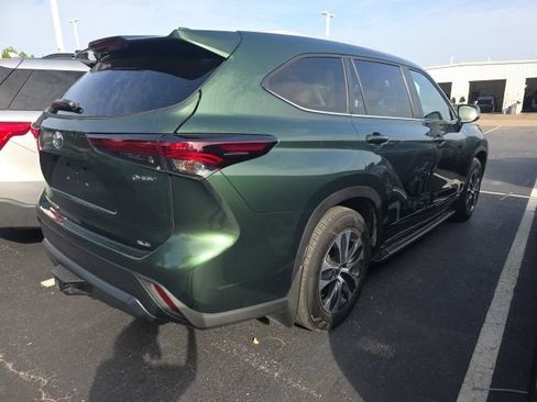 Used 2025 Toyota Highlander XLE AWD/4WD image 4