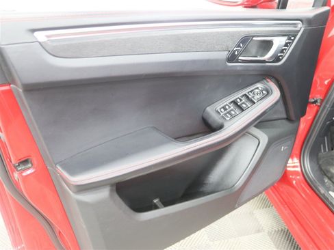 Used 2018 Porsche Macan GTS AWD/4WD image 16