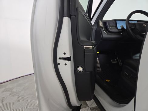 Used 2022 Rivian R1S Launch Edition image 32