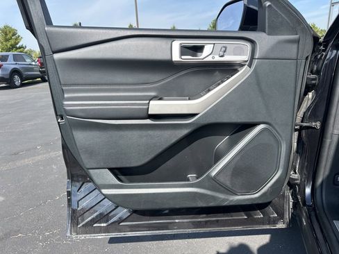 Used 2024 Ford Explorer Limited image 22