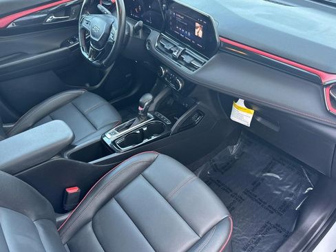 Used 2024 Chevrolet TrailBlazer RS w/ Convenience Package AWD/4WD image 32