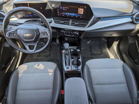 Used 2025 Chevrolet Trax LT w/ LT Convenience Package FWD image 24