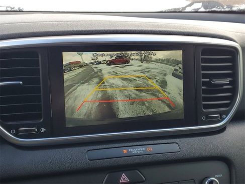 Used 2020 Kia Sportage LX image 23