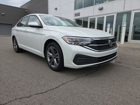 Certified 2022 Volkswagen Jetta SE image 32