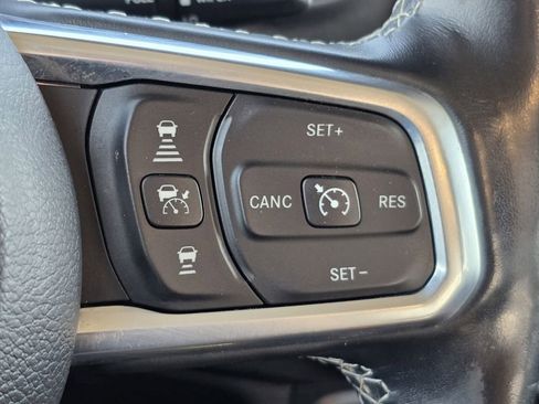 Used 2020 Jeep Gladiator Overland AWD/4WD image 13