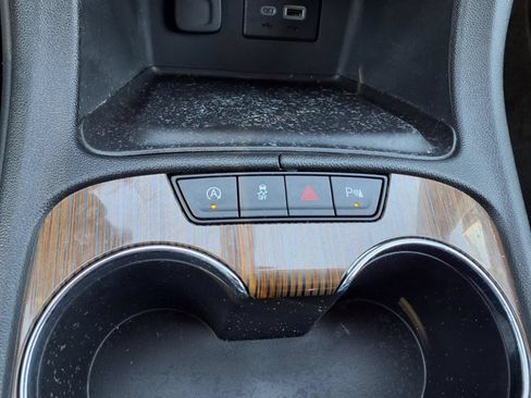 Used 2022 GMC Acadia SLE FWD image 14