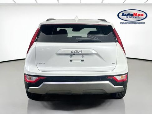 Used 2023 Kia Niro FWD image 8