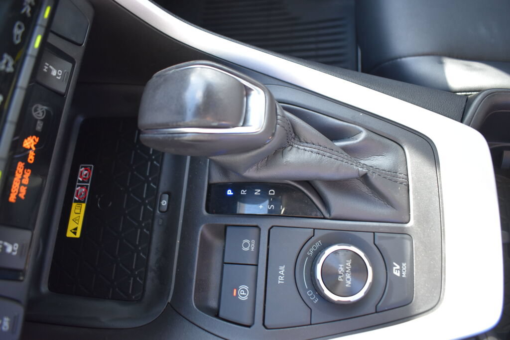 Certified 2022 Toyota RAV4 XLE Premium AWD/4WD image 13