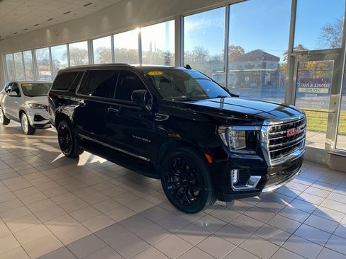 Used 2022 GMC Yukon XL SLT w/ SLT Luxury Package image 2