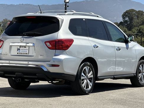 Used 2017 Nissan Pathfinder SV FWD image 4