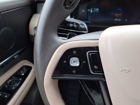 Used 2024 Lincoln Corsair FWD image 23