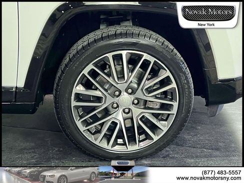 Used 2023 Jeep Compass Limited w/ Elite Group AWD/4WD image 9